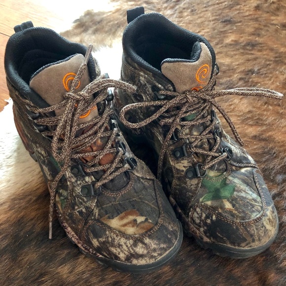 SHE Outdoors Shoes - SHE Outdoors Camo Hunting Boot 7/7.5